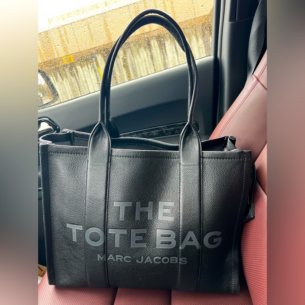 Large Marc Jacobs Tote Bag (Black Pebbled Leather) Comes W/Dust Bag